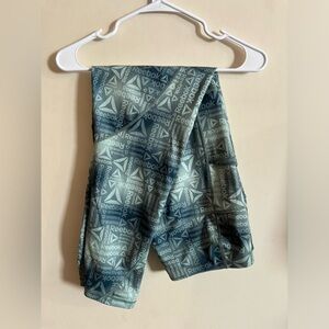 Reebok women’s shades of green work out pants. Size Extra Large